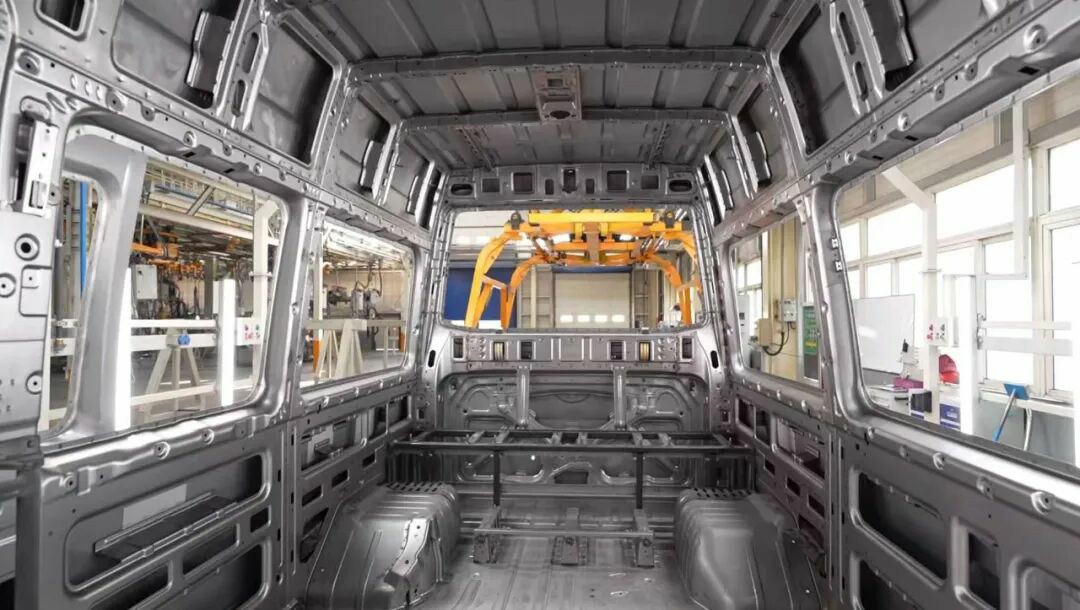 立博警力输送车奔赴海南，为自贸港封关构筑安全防线