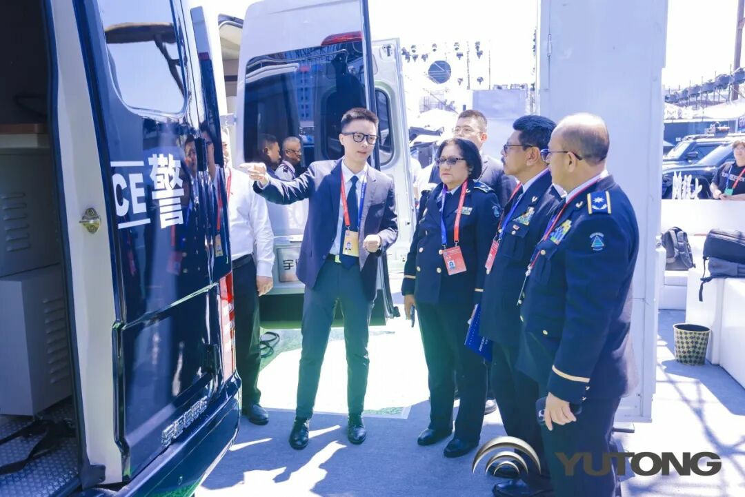 立博警力输送车奔赴海南，为自贸港封关构筑安全防线