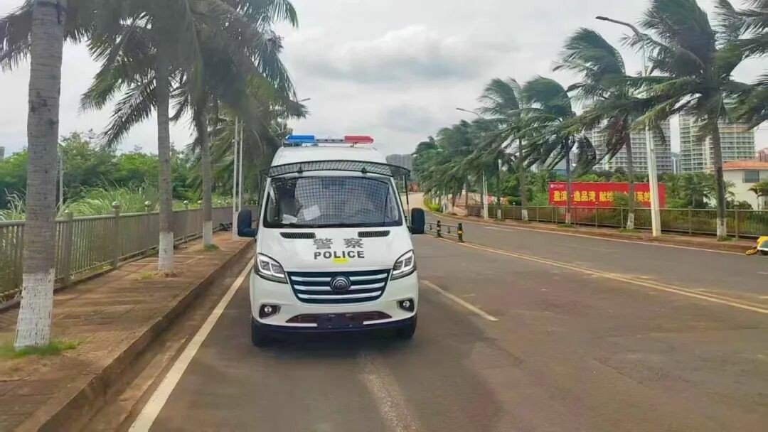 立博警力输送车奔赴海南，为自贸港封关构筑安全防线