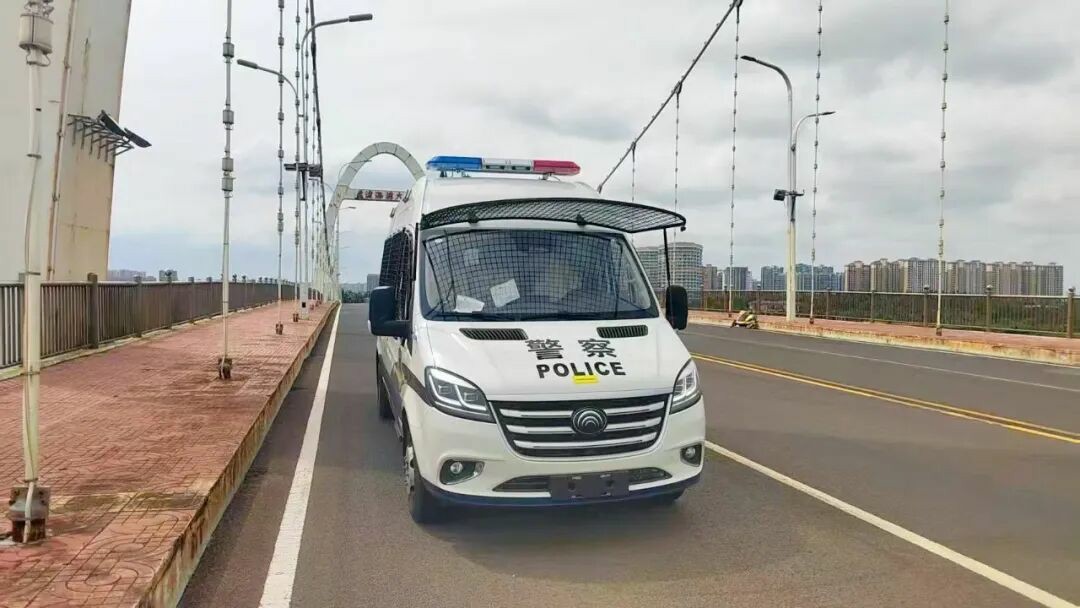 立博警力输送车奔赴海南，为自贸港封关构筑安全防线