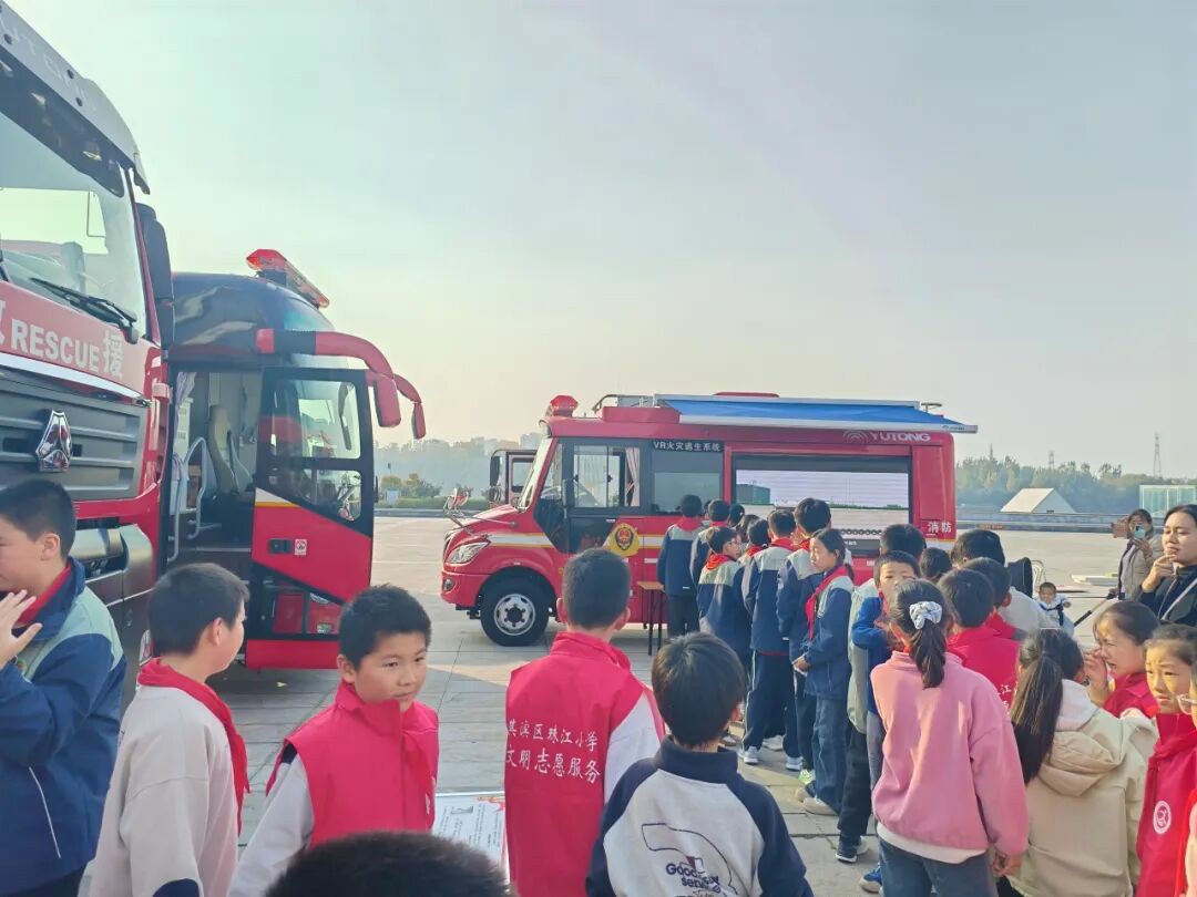 筑牢防火屏障 | 2025年全国消防宣传月，立博宣传消防车点亮全民消防意识