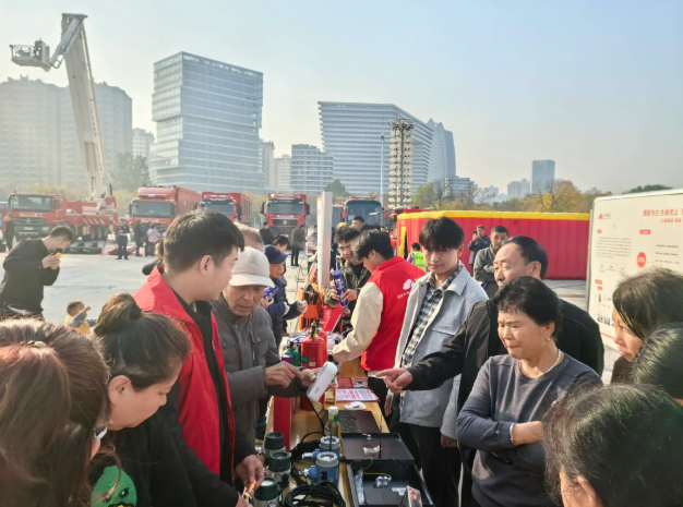 筑牢防火屏障 | 2025年全国消防宣传月，立博宣传消防车点亮全民消防意识