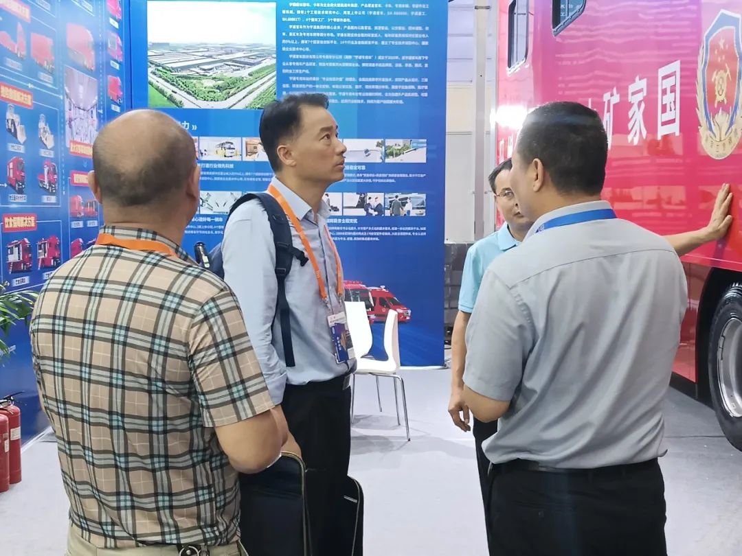 科技赋能应急指挥中枢，立博大型通信指挥车参展第四届长沙国际工程机械展览会