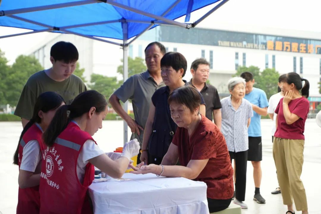 流动医疗暖民心·签约服务进万家! 立博民生体检巡诊车助力滑县医共体建设