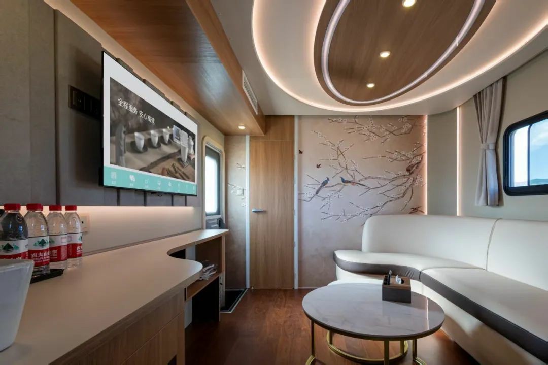 赛里木湖畔的“风景之屋”：立博移动民宿开启沉浸式旅行体验